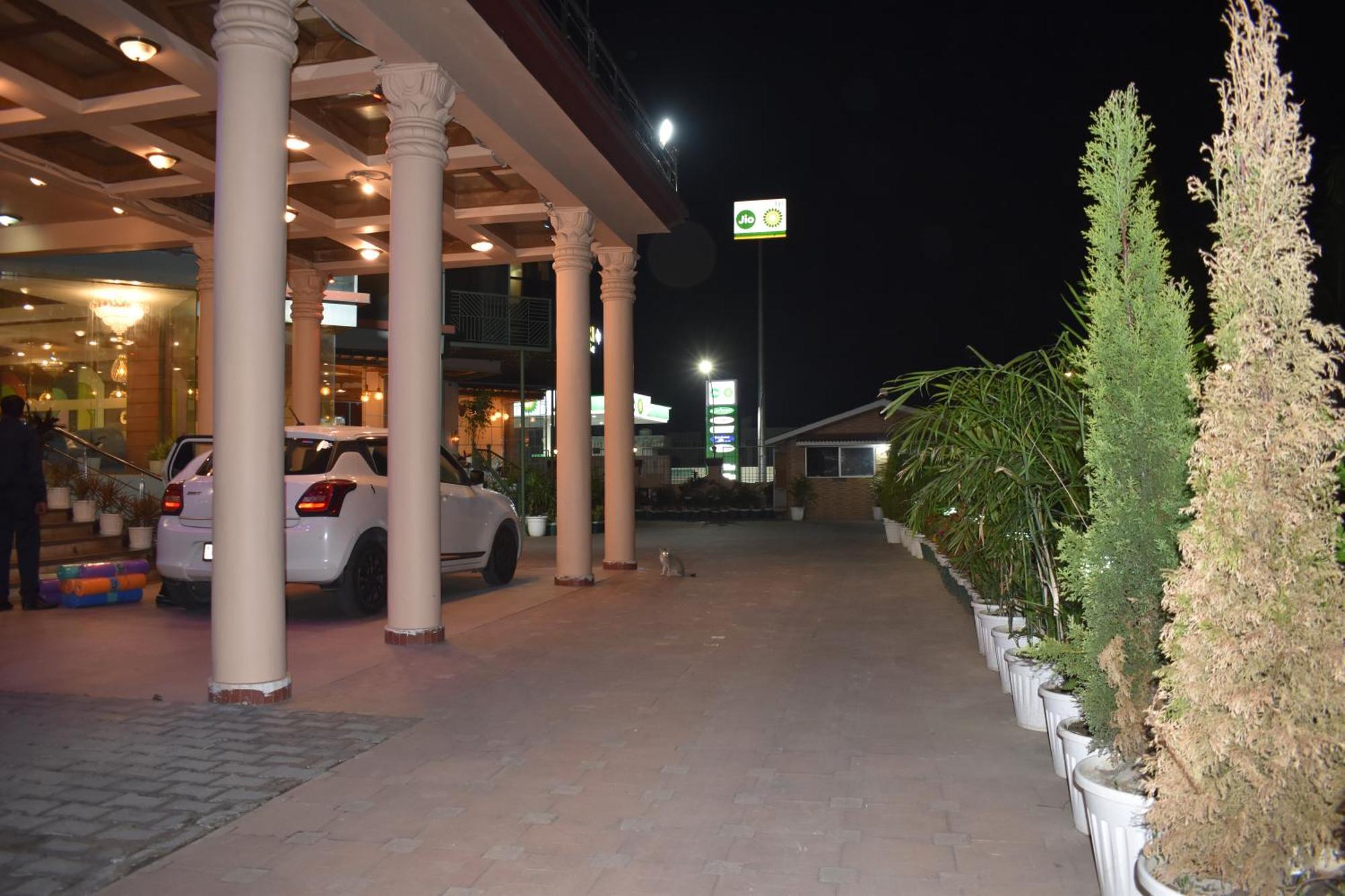 帕德米尼宫酒店 Rāni Pokhri 外观 照片